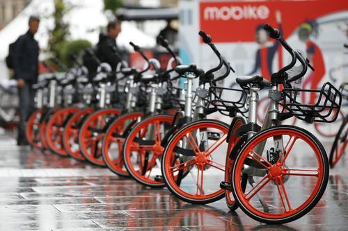 6月29日，來(lái)自中國(guó)的摩拜單車(chē)在英國(guó)第二大城市曼徹斯特亮相。新華社發(fā)