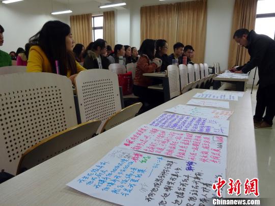 圖為鄭州師范學(xué)院“愛(ài)情心理學(xué)課”課堂。 周小云 攝