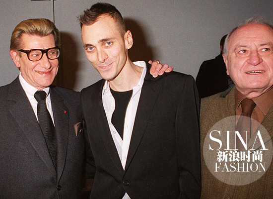 Yves-Saint-Laurent、Hedi-Slimane、Pierre-Bergé在Dior后臺的合影