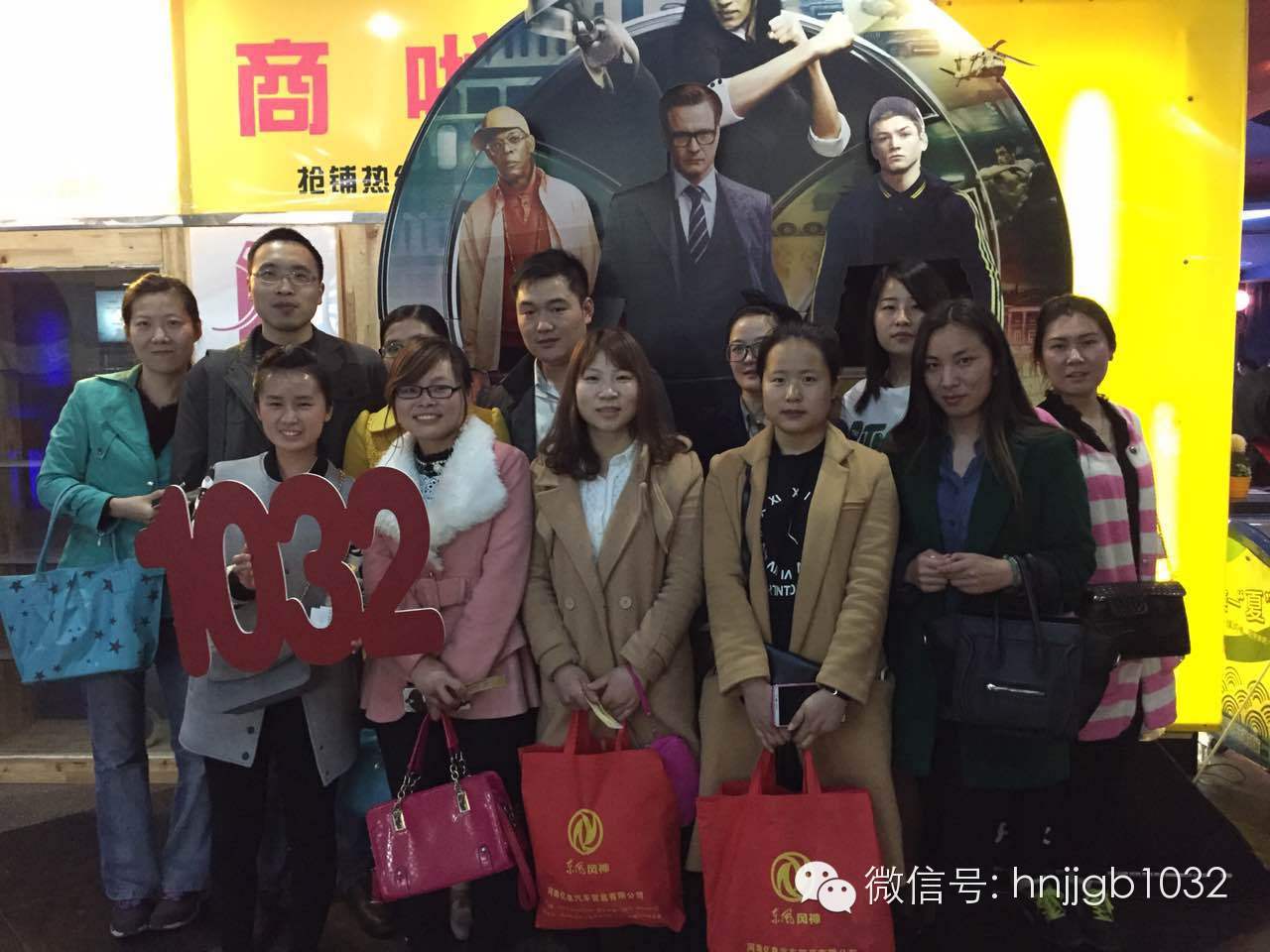 來個(gè)合影，1032的聽眾棒棒噠，個(gè)個(gè)都準(zhǔn)時(shí)到達(dá)了集合地點(diǎn)。Johnny表示很欣慰?。? complete=