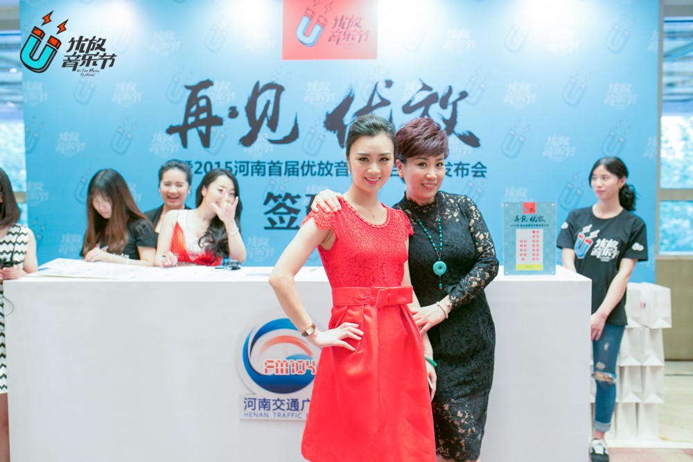 貼心的南方姐姐和美女主播小佩，海洋是不是每天都要流口水呀！