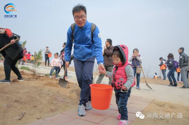 爸比爸比，你會(huì)種小樹(shù)嗎？我來(lái)教你吧~