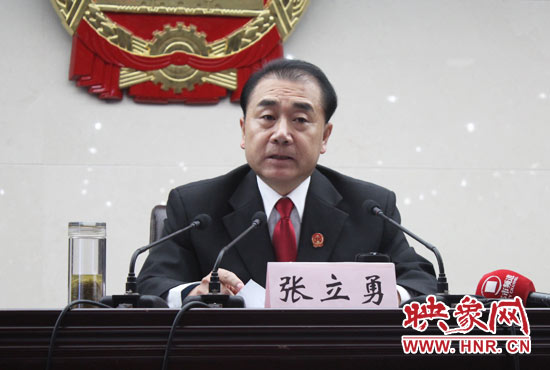 省高院院長(zhǎng)張立勇說(shuō)，全省法院一定要堅(jiān)定為農(nóng)民工討薪的立場(chǎng)不動(dòng)搖