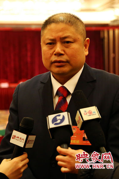 全國政協(xié)委員，河南弘昌集團(tuán)、信陽毛尖集團(tuán)董事長陳世強(qiáng)