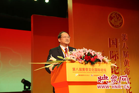 臺灣大學(xué)哲學(xué)系教授、美國耶魯大學(xué)哲學(xué)博士傅佩榮做演講