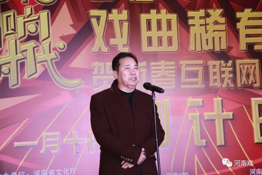 中國戲劇家協(xié)會副主席、河南豫劇院院長李樹建介紹活動概況