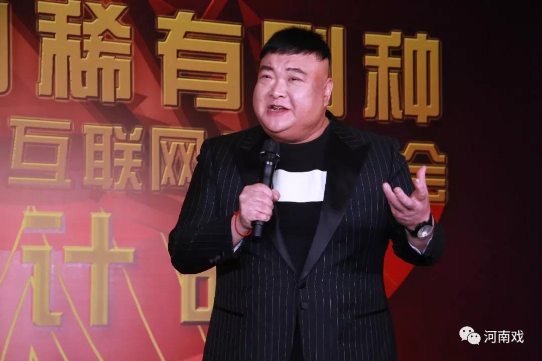 中國曲藝家協(xié)會副主席、著名相聲表演藝術(shù)家范軍作為藝術(shù)家代表致辭，并演唱稀有劇種太康道情《王金豆借糧》