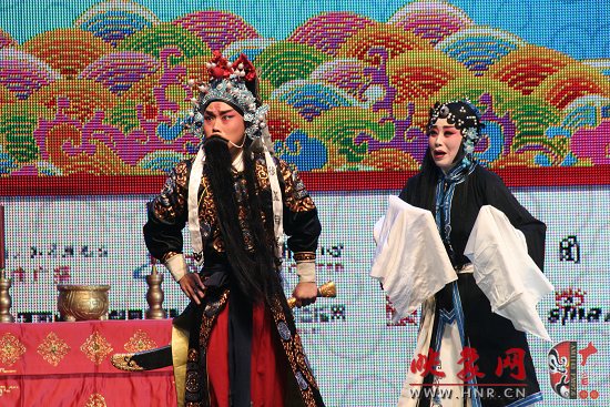 張派傳人方素珍（左）、馬瑞（右）演唱折子戲《韓琪殺廟》一折