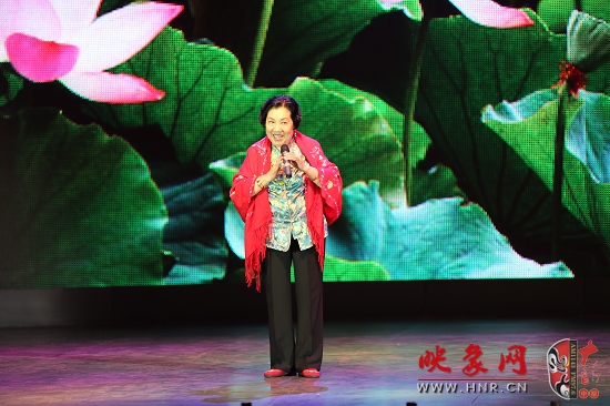 著名越調(diào)表演藝術(shù)家、越調(diào)皇后毛愛蓮演唱《白奶奶醉酒》選段“好一個俊俏的趙鳳英”