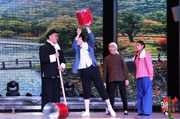 第五場，素雅青年豫劇團(tuán)徐國言飾老支書