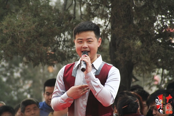 2012年度河南十大名票榜首、《梨園春》2007年度銀獎(jiǎng)擂主陳迎輝演唱豫劇《春秋配》選段“遇君子在荒
