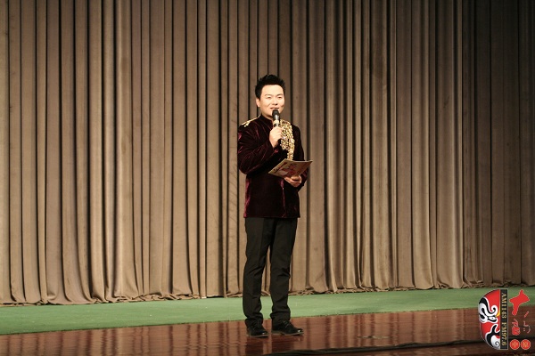 主持人：著名戲曲節(jié)目主持人、河南電臺戲曲廣播“當(dāng)家小生”月陽