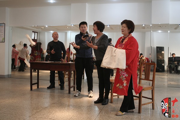 著名戲曲節(jié)目主持人、河南電臺戲曲廣播當家小生月陽錄制現(xiàn)場花絮