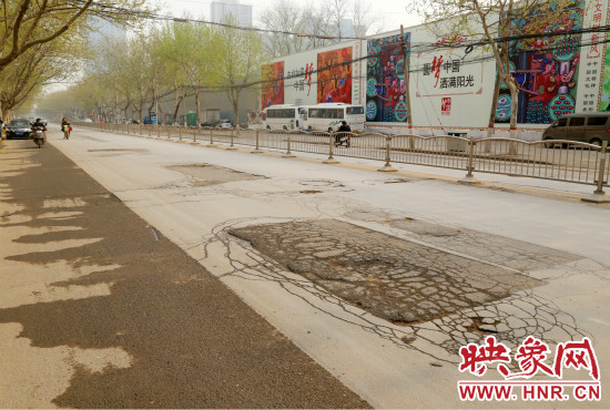 南陽(yáng)路因?yàn)榈罔F將要施工而暫緩大修。