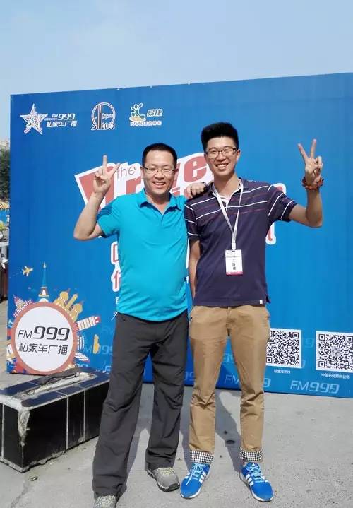 主播鄭強(qiáng)，這兩條大長腿，恩…適合去學(xué)游泳