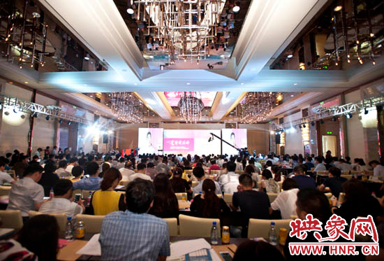5月28日，一場河南企業(yè)家的盛會在鄭州舉辦，群象島2015夏季峰會以奮斗者為本致敬奮斗者。