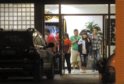 2012年9月17日，廠橋小學(xué)門口，一女子駕車錯(cuò)將油門當(dāng)剎車，撞死一男學(xué)生。