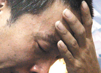 10歲方姓男童遭割喉殺害，父親淚流不止說，小兒子走了，他不知道該如何活下去。 臺灣《聯(lián)合報》
