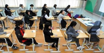 　藝術生不僅需要專業(yè)課優(yōu)秀，文化課成績也必須達標