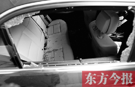 前日晚，鄭州市順河路一家屬院，一輛汽車被撬，物品被盜