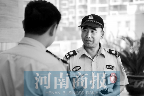 現(xiàn)在的劉阿春，在鄭州一家酒店當(dāng)保安經(jīng)理