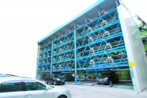 商務(wù)廳（北院）內(nèi)新建一個(gè)立體停車場(chǎng)，有68個(gè)停車位，但目前停車率不高。