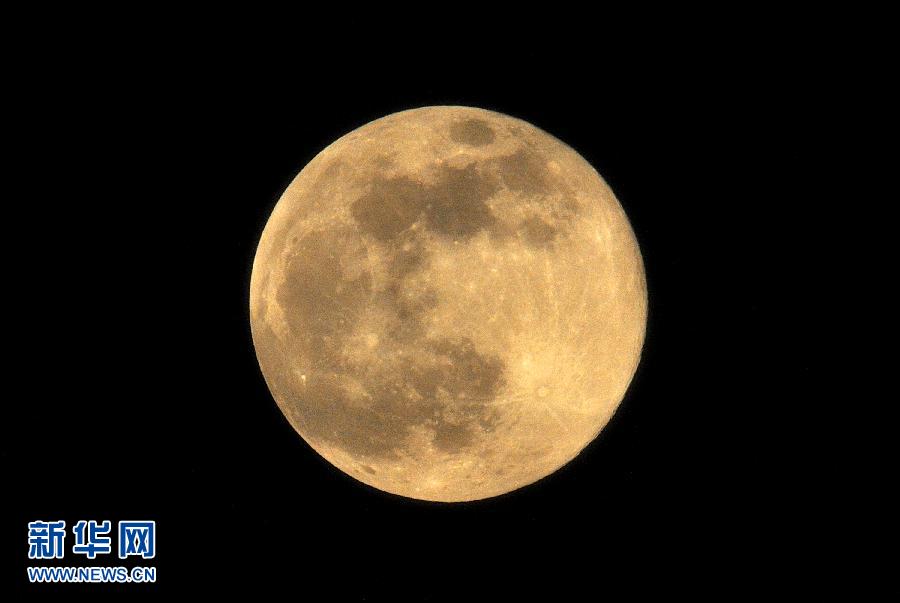 6月23日晚，云南省昆明市上空的圓月。