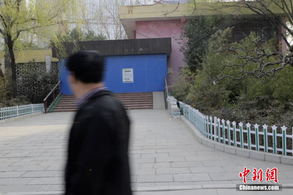 3月17日，河南鄭州動(dòng)物園，原經(jīng)批準(zhǔn)用于大熊貓飼養(yǎng)的場館已經(jīng)關(guān)門。