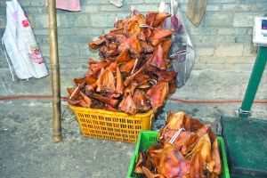 警方現(xiàn)場(chǎng)查獲的Y臘肉。