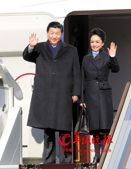 國(guó)家主席習(xí)近平首次出訪俄羅斯，夫人彭麗媛陪同。