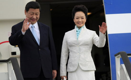 習(xí)近平和夫人彭麗媛在坦桑尼亞。資料圖