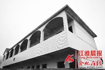 事發(fā)小學(xué)。晨報(bào)記者 高博 攝