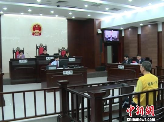 庭審中。 陳啟任 攝