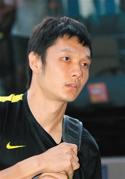 楊智 足球守門員,現(xiàn)效力于北京國安隊(duì),為國家隊(duì)守門員。