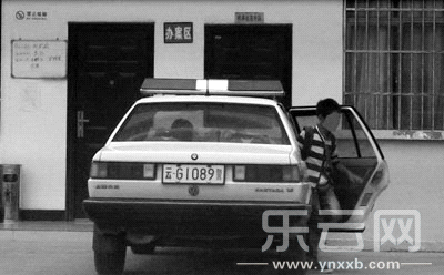 網友舉報云南紅河州森林公安警車私用。