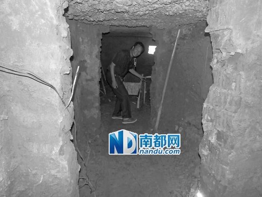 昨日，工人在地宮內(nèi)。CFP圖片