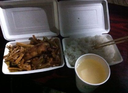 45元的盒飯,三菜一湯。