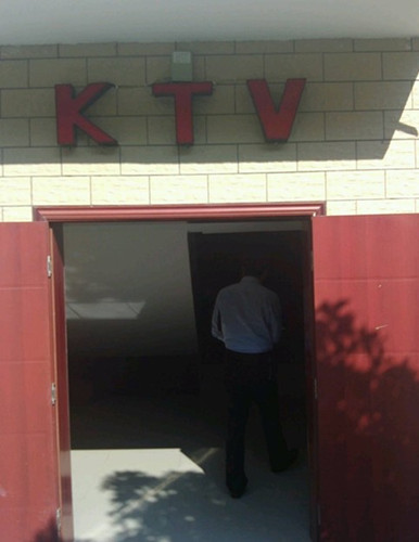 陜西留壩縣委黨校內(nèi)KTV。網(wǎng)友微博截圖