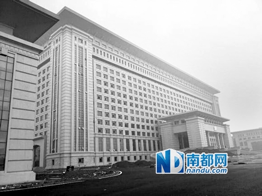 圖片顯示，湖南攸縣新建的發(fā)展中心樓群氣派，廣場龐大。 圖片來源：天涯論壇