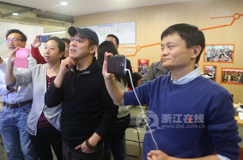 李連杰現(xiàn)身阿里巴巴，助陣雙十一。