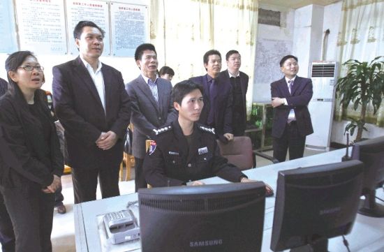 國家民政部農(nóng)村社區(qū)驗收評估組對南海區(qū)農(nóng)村社區(qū)建設進行檢查驗收。