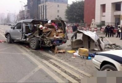 一輛越野車(chē)在車(chē)禍中受損嚴(yán)重。圖據(jù)網(wǎng)絡(luò)