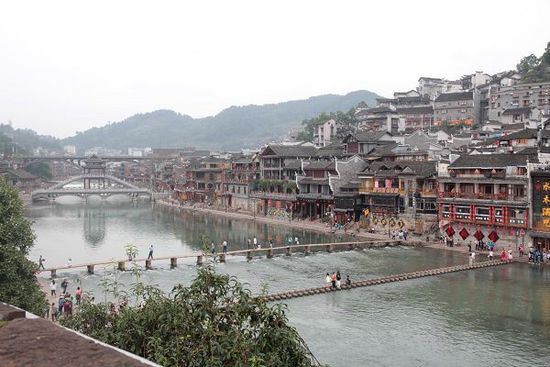 鳳凰古城以被吐槽七次高居最想吐槽榜榜首，而這七次吐槽全部來自在鳳凰古城隨機采訪的10名游客中。
