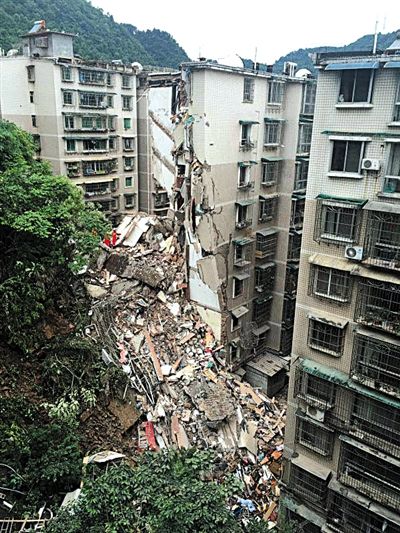  昨日，貴陽(yáng)市云巖區(qū)一棟9層居民樓垮塌，16人失聯(lián)。新華社發(fā)