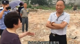 干部笑對(duì)拆遷戶(hù)