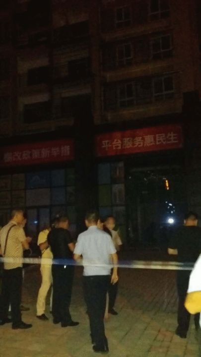 事故現(xiàn)場警方已經拉起警戒線