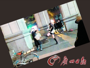 “保時捷女孩”踢腿救人。
