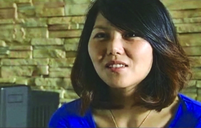 靳冰發(fā)現(xiàn)自己和杜家女兒長(zhǎng)得很像。