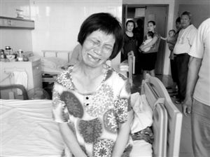 周小姐的母親哭訴：“女兒這一輩子全毀了。”