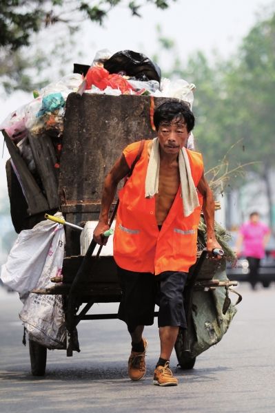 滿(mǎn)滿(mǎn)一車(chē)?yán)辽儆?00斤。本版圖文均據(jù)CFP